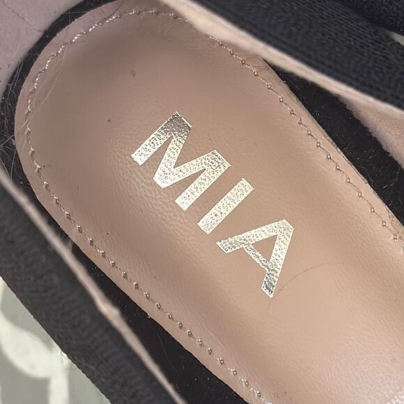 MIA Black Classic Heels with Textured Fabric - Picture 2 of 12